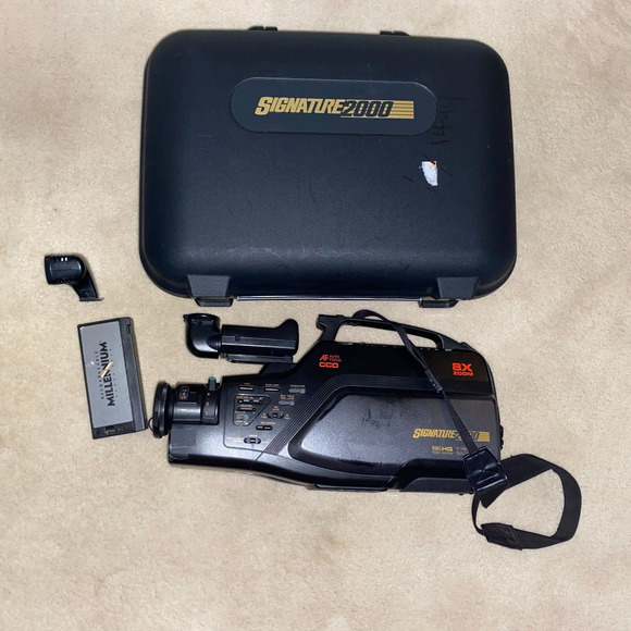 Montgomery Ward Signature 2000 8x Zoom VhsHQ Vintage Camcorder untested (1990) - Picture 1 of 7